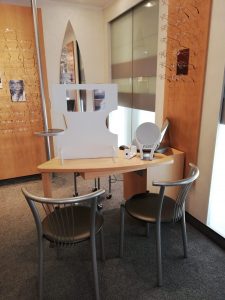 Anpasstisch zur Abholung der Brille